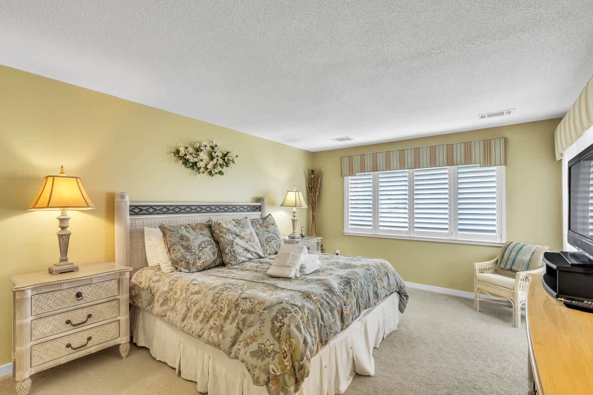 Primary Suite with King Bed and En-Suite Bathroom
