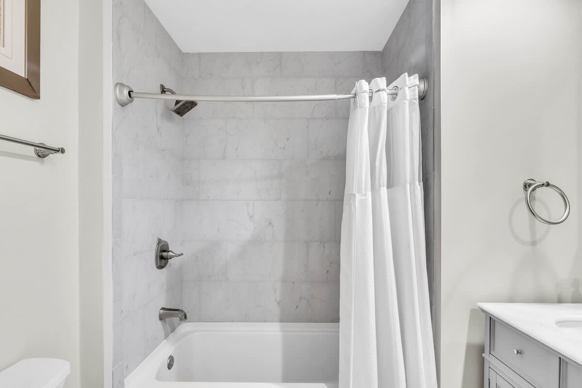 Primary Suite En-Suite Bathroom