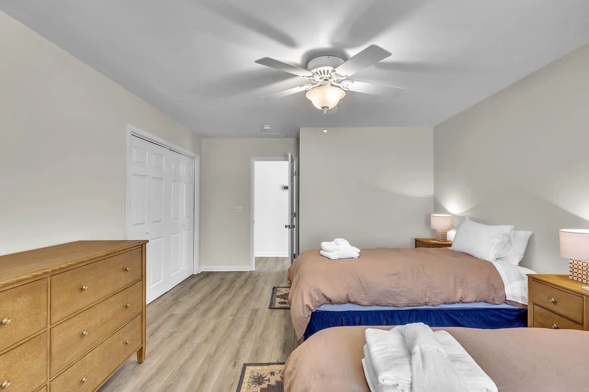 Guest Bedroom with Twin Beds