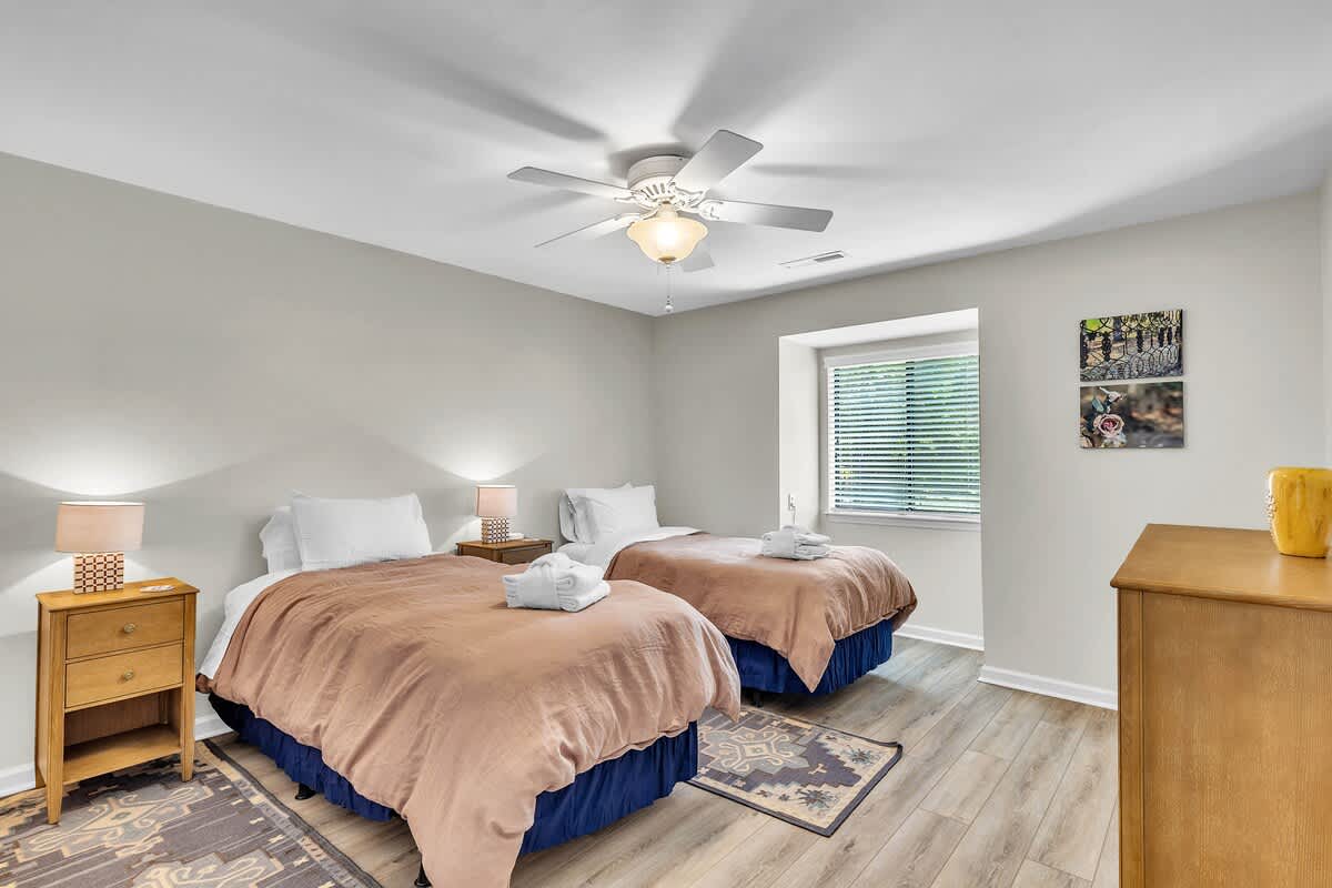 Guest Bedroom with Twin Beds