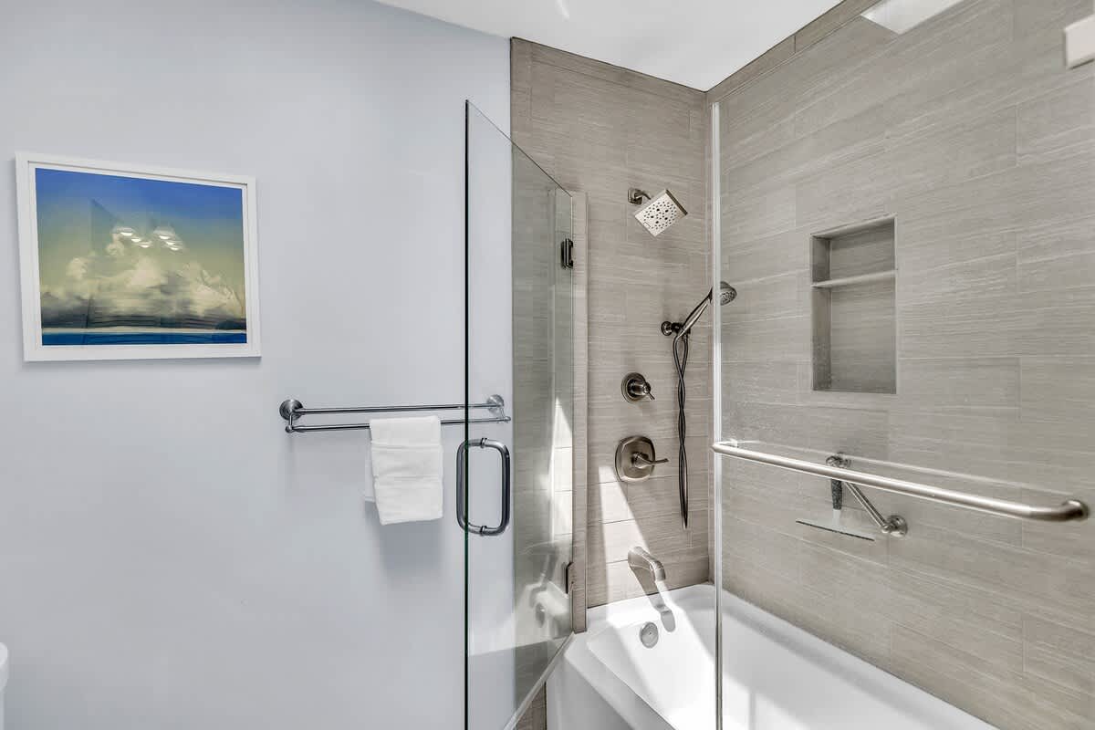 En-Suite Guest Bathroom