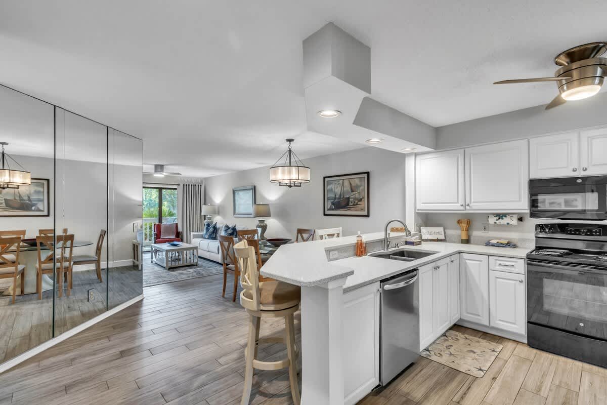 155 Colonnade 6