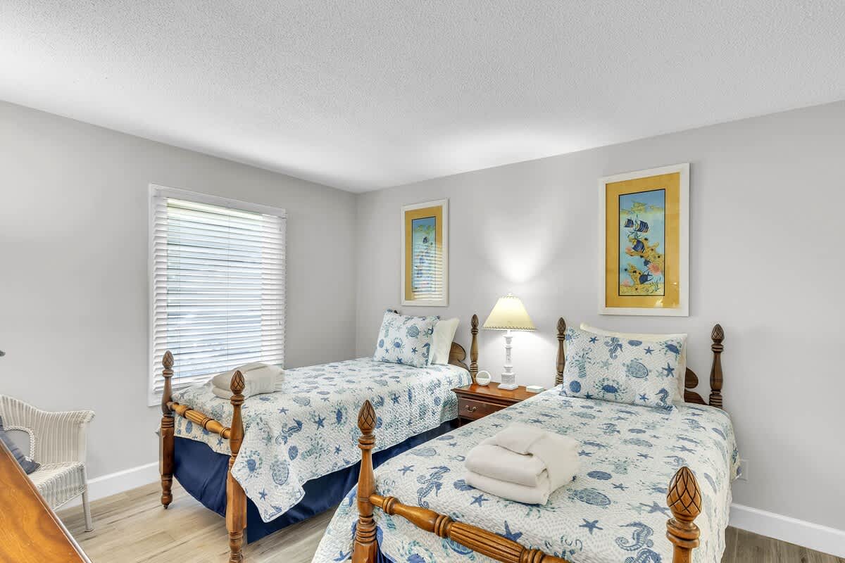 Guest Bedroom with Twin Beds
