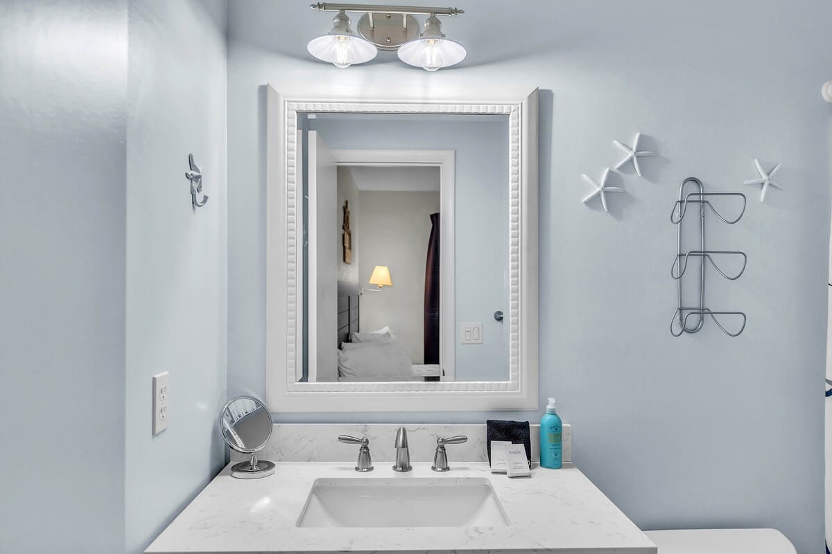 Primary En-Suite Bathroom