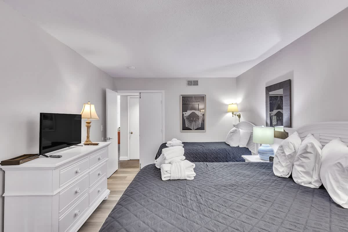 Guest Bedroom with Queen and Twin Bed