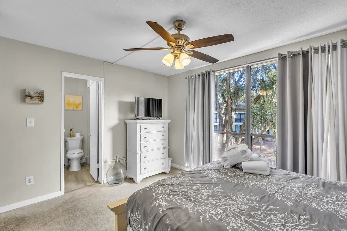 Primary Bedroom with Queen Bed
