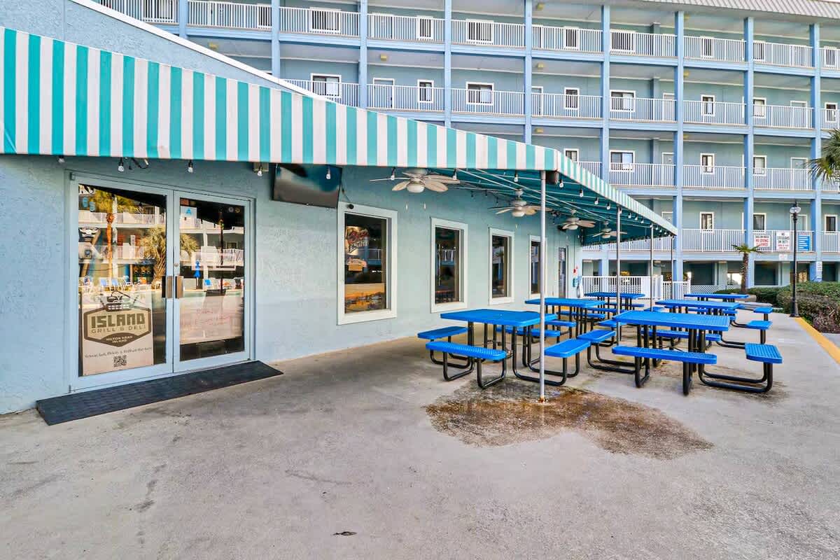 Island Grill and Deli By Pool