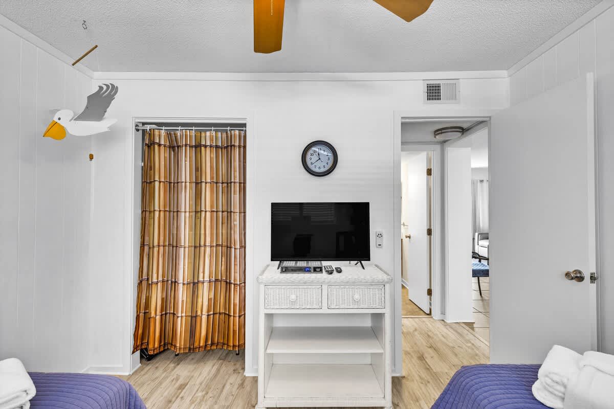 Guest Bedroom with Twin Beds