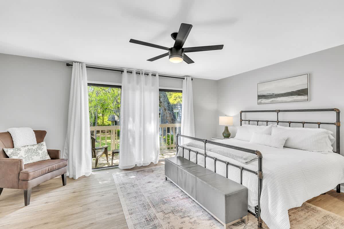 Primary Bedroom with King Bed and En-Suite Bathroom