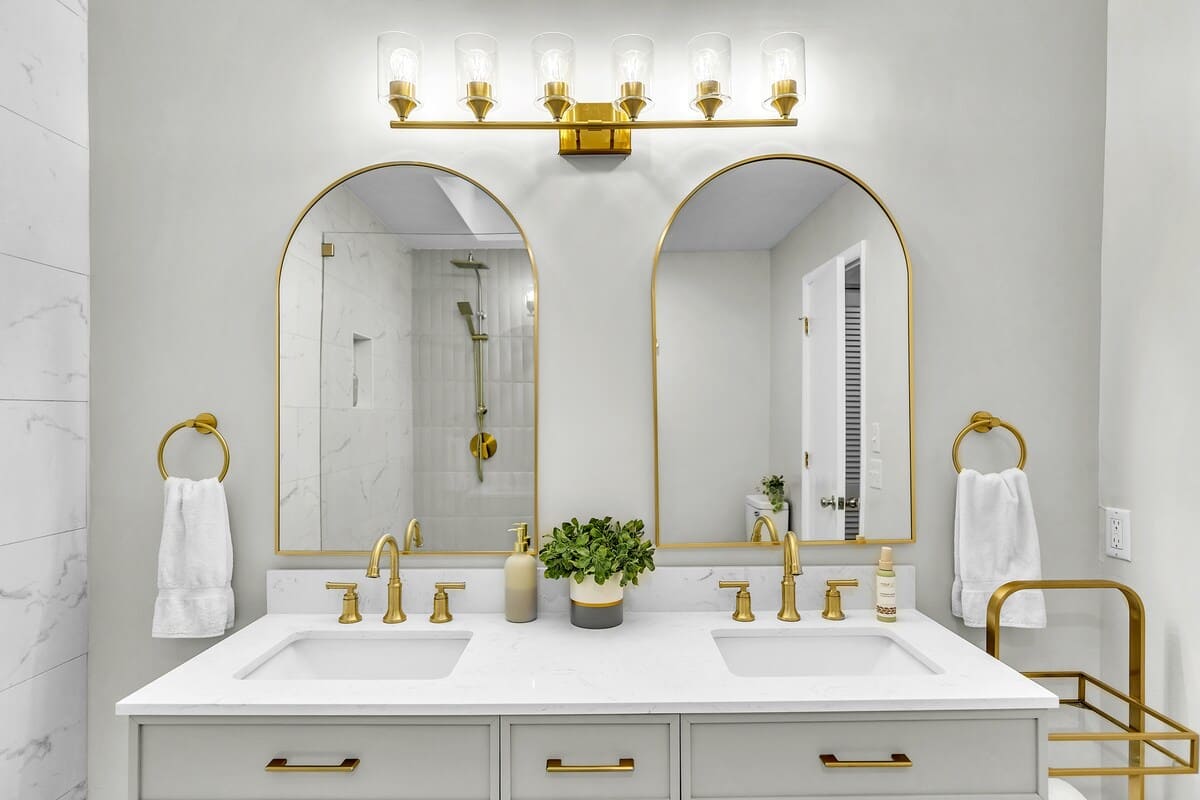 Primary En-Suite Bathroom