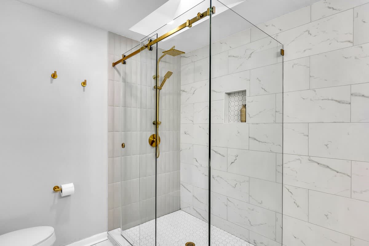 Primary En-Suite Bathroom
