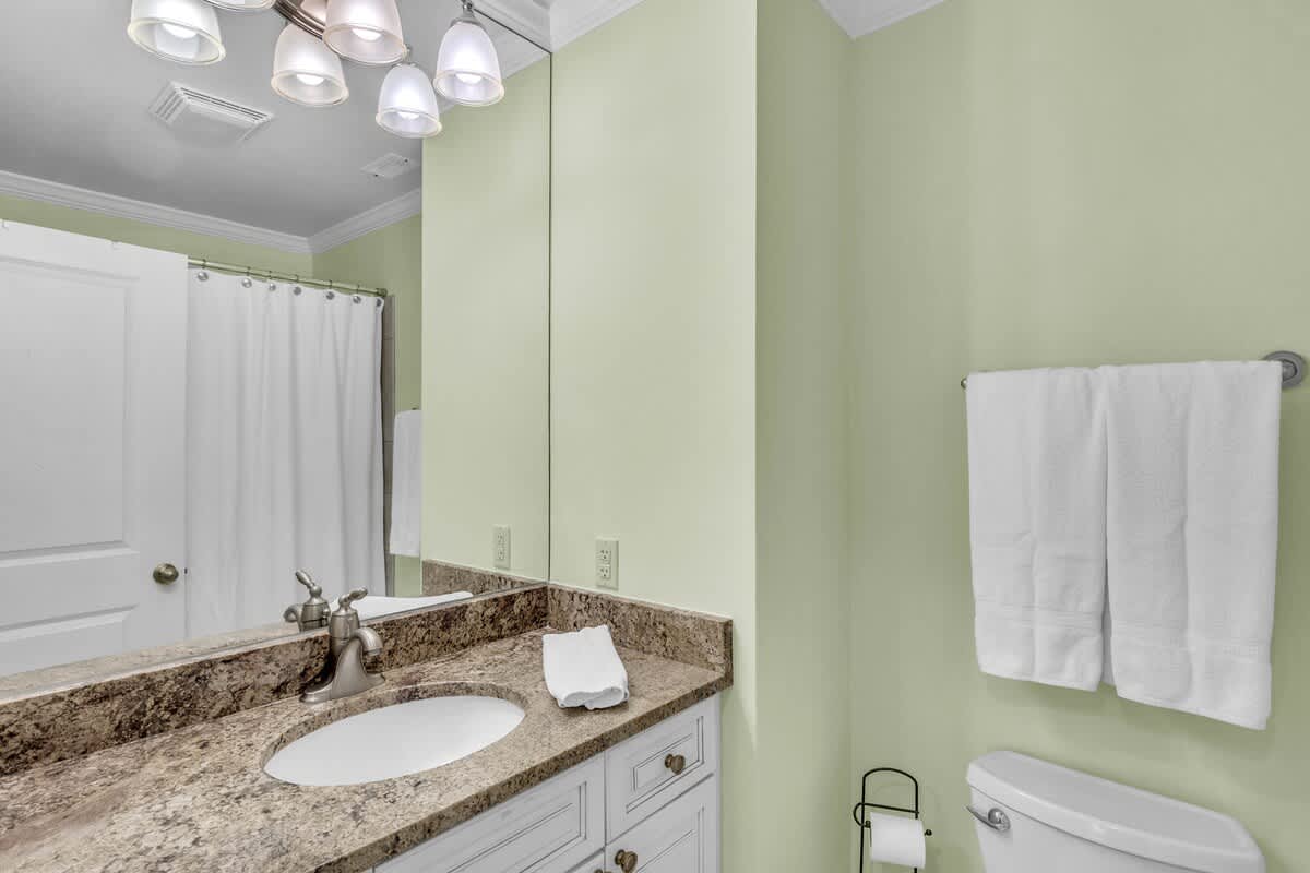 En-Suite Guest Bathroom