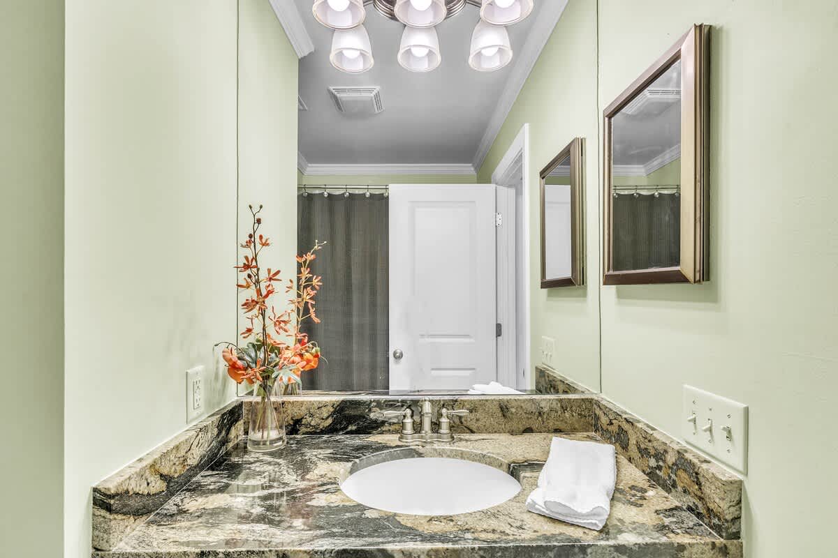 En-Suite Guest Bathroom