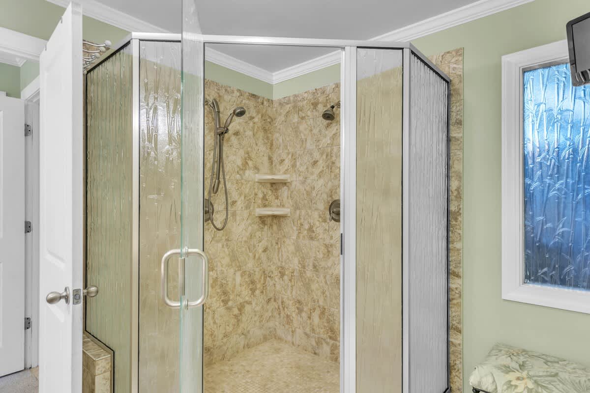 Primary En-Suite Bathroom