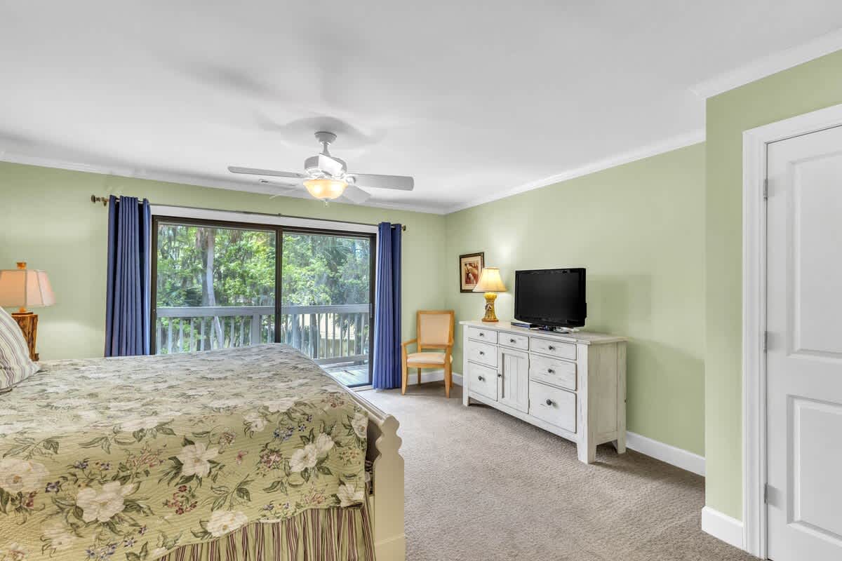 Guest Bedroom with King Bed and En-Suite Bathroom