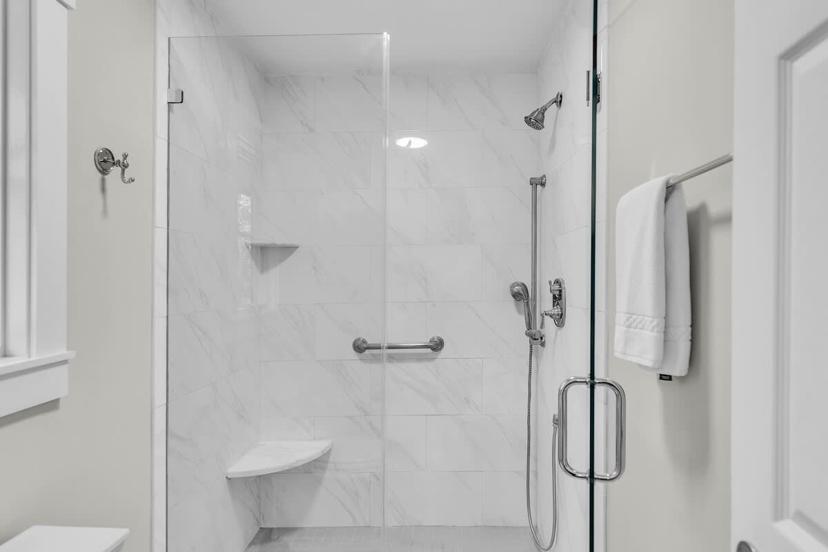 Primary En-Suite Bathroom