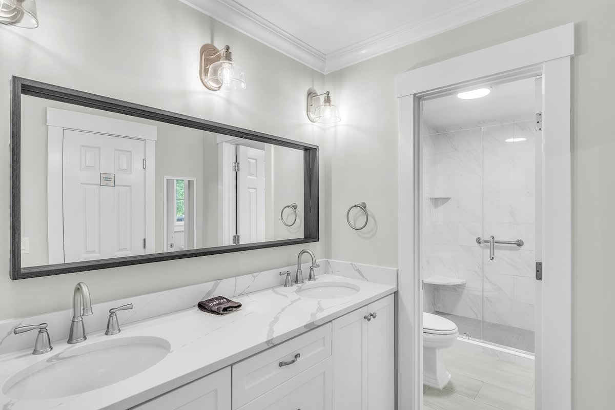 Primary En-Suite Bathroom