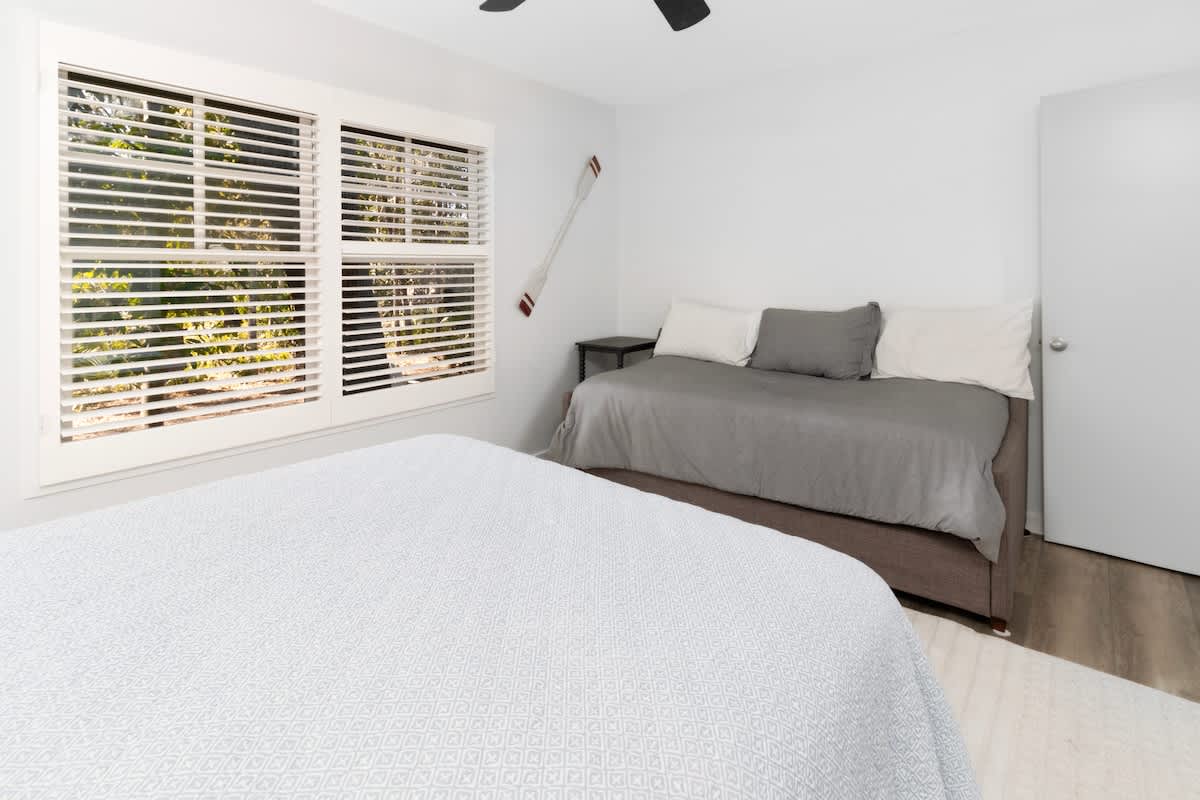 Downstairs Guest Bedroom with Queen and Trundle Day Bed