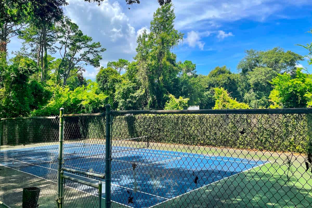Greenwood Forest Tennis Courts