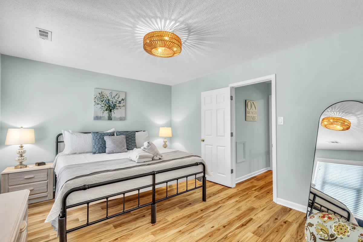 Primary Bedroom with King Bed and En-Suite Bathroom