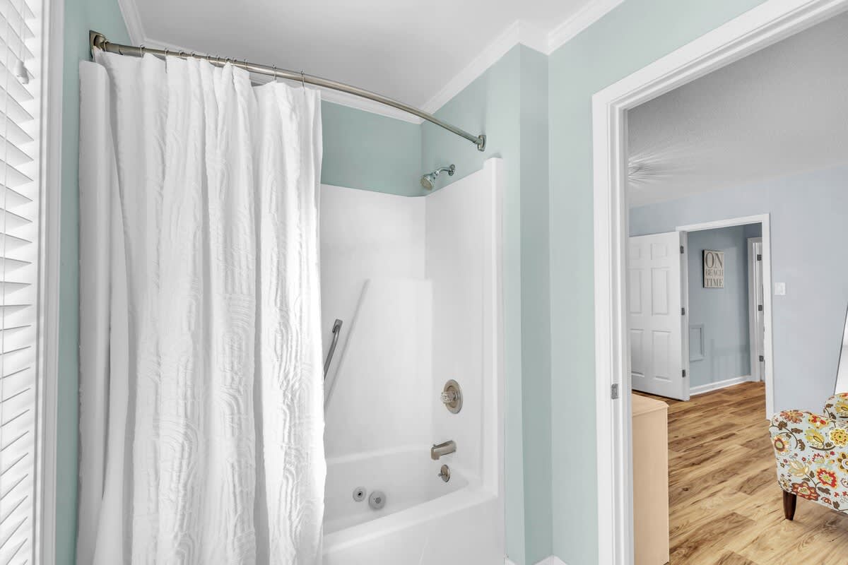 Primary En-Suite Bathroom