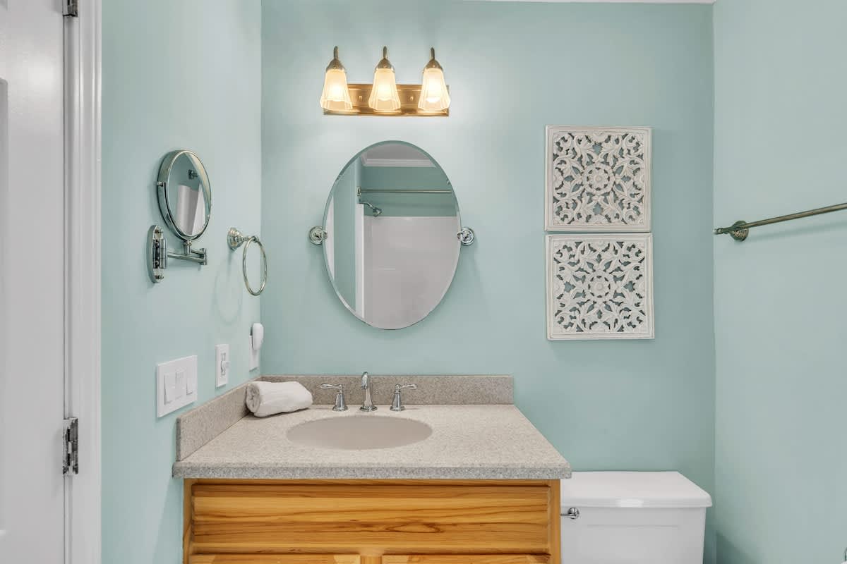 Primary En-Suite Bathroom