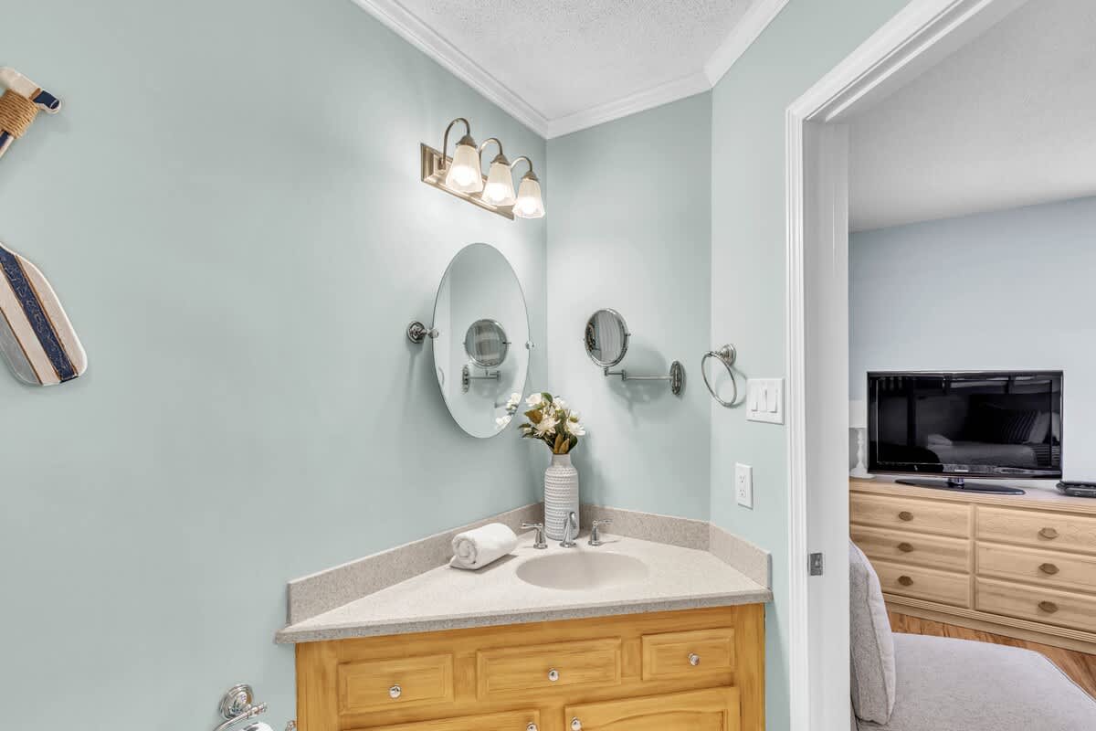 Guest En-Suite Bathroom