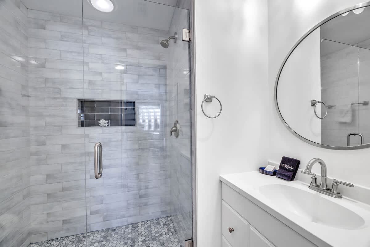 Primary En-Suite Bathroom