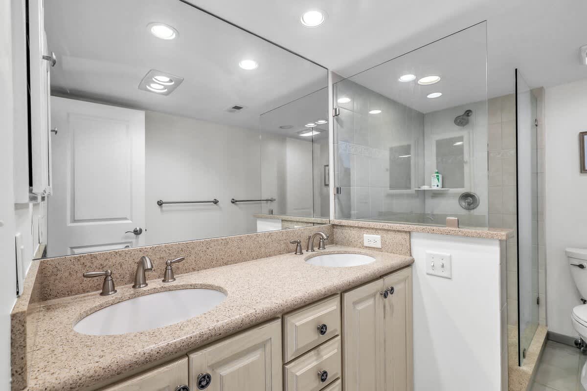 Primary En-Suite Bathroom