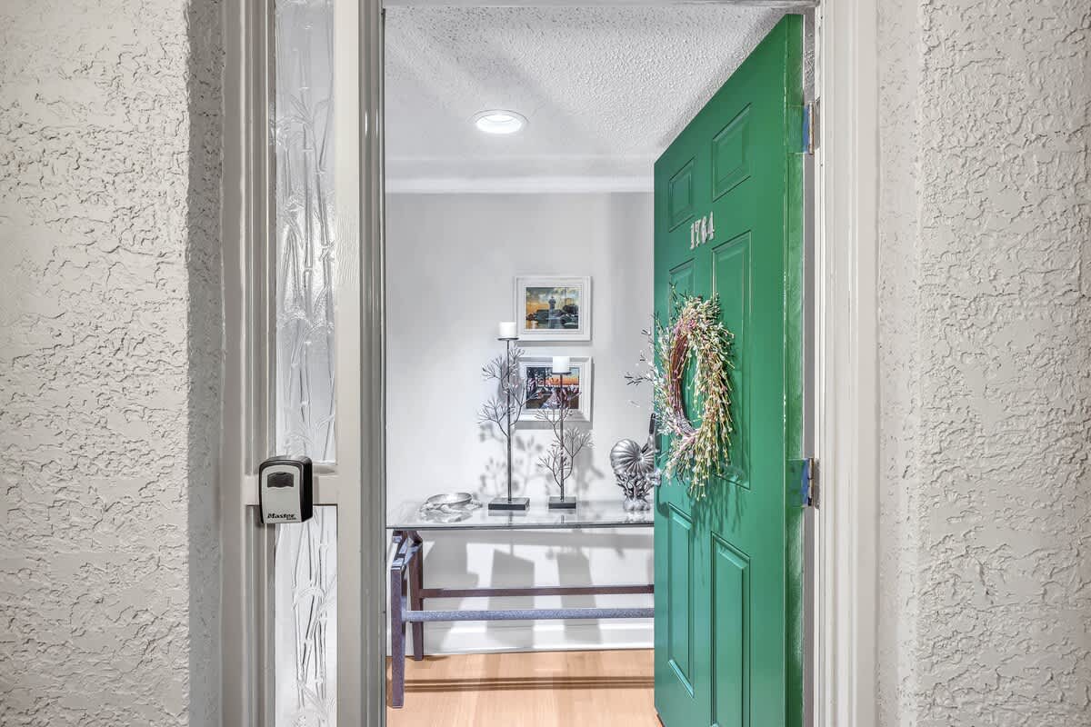 Welcome to 1764 Bluff Villas!