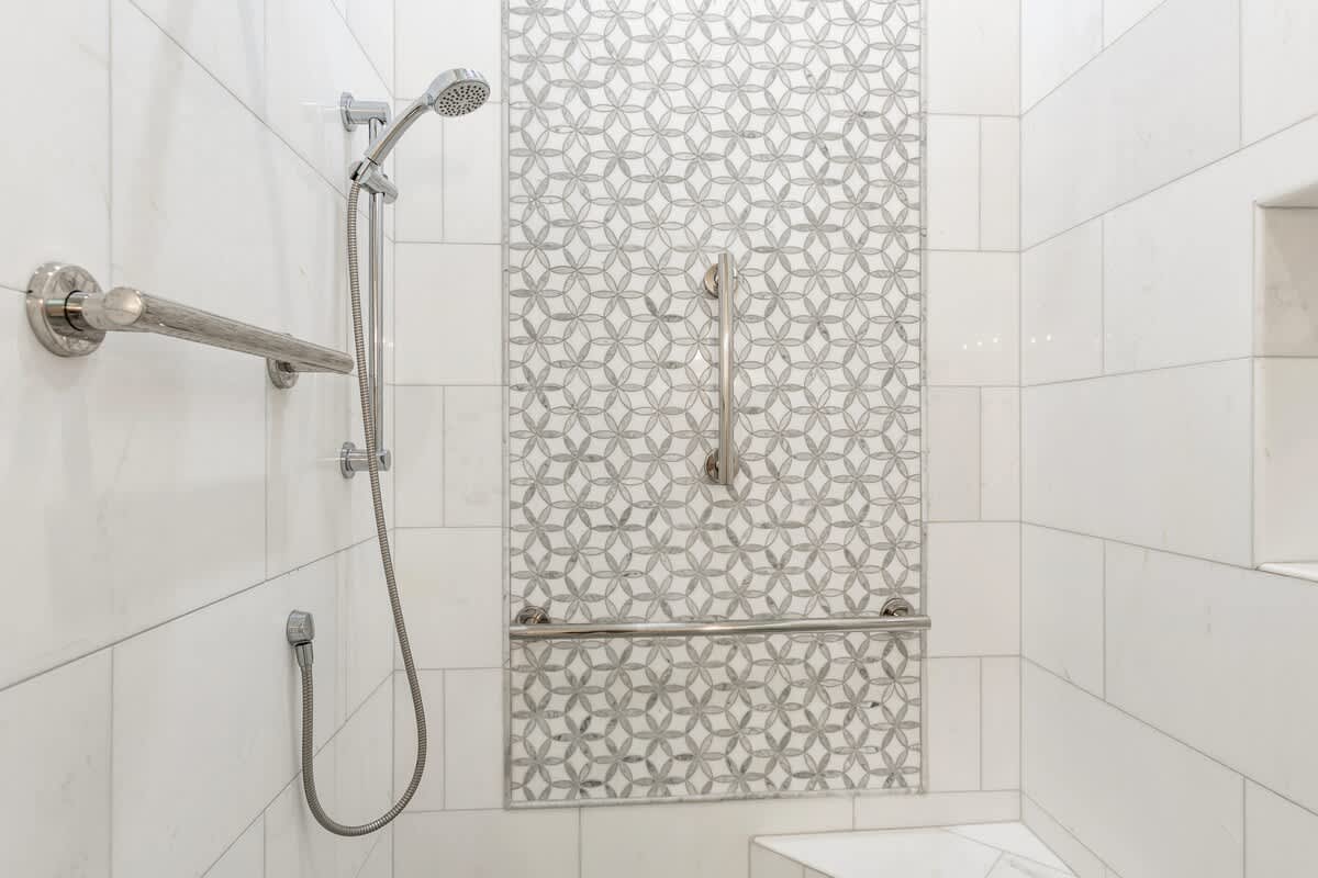 Primary En-Suite Bathroom with Soaking Tub, Dual Vanities, and Walk-In Shower