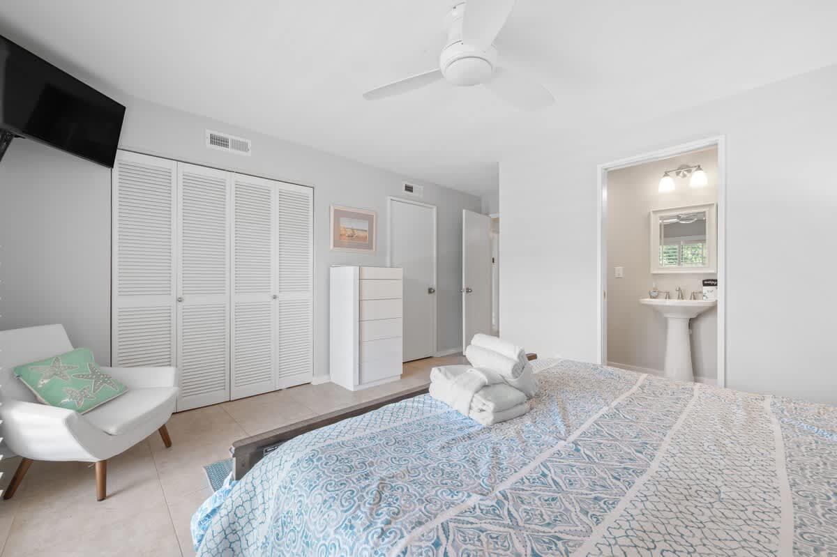 Primary Suite with King Bed, En-Suite Bathroom, and Access to Private Porch