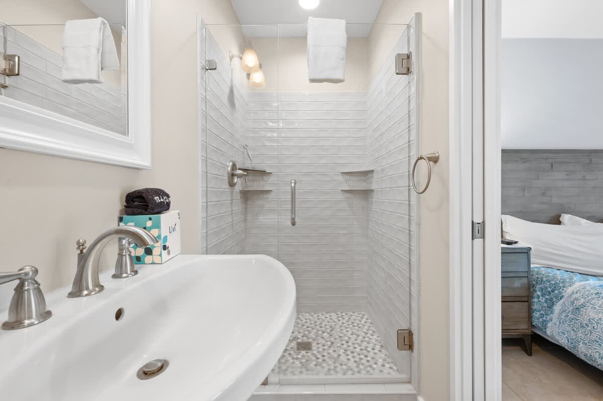 Primary En-Suite Bathroom