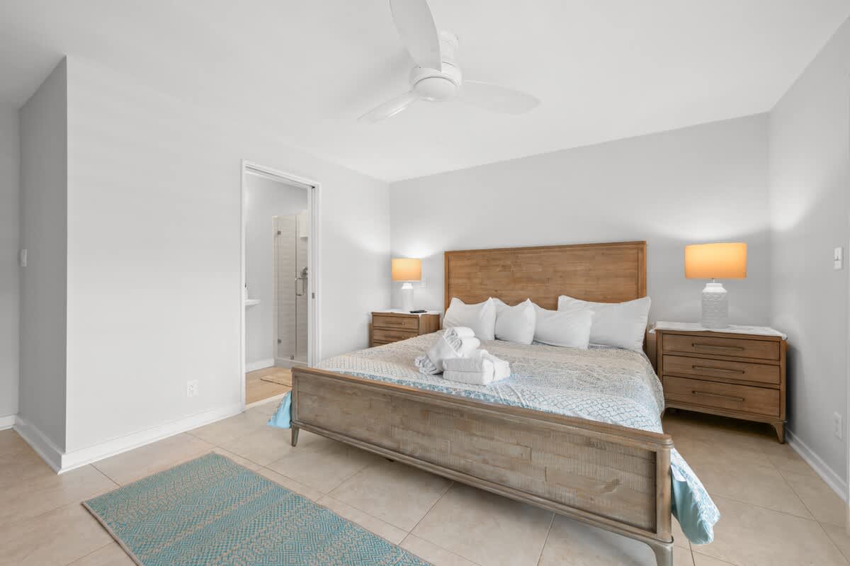 Primary Suite with King Bed, En-Suite Bathroom, and Access to Private Porch