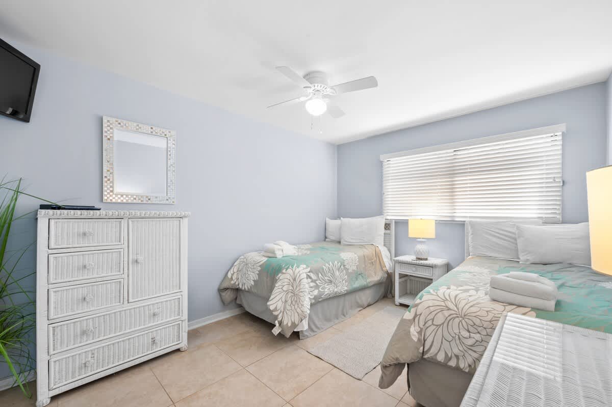 Guest Bedroom with Twin Beds
