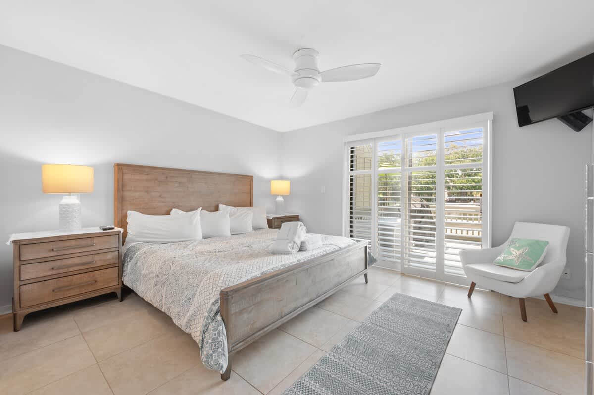 Primary Suite with King Bed, En-Suite Bathroom, and Access to Private Porch