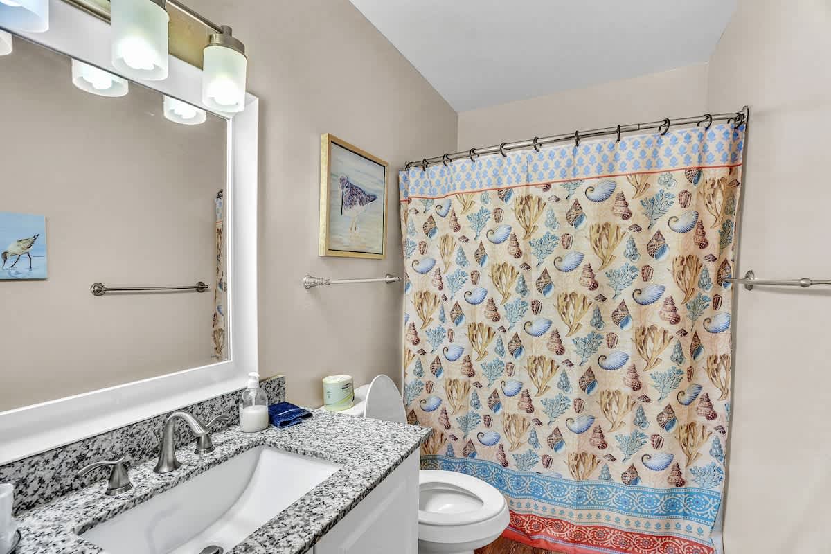 Primary En-Suite Bathroom