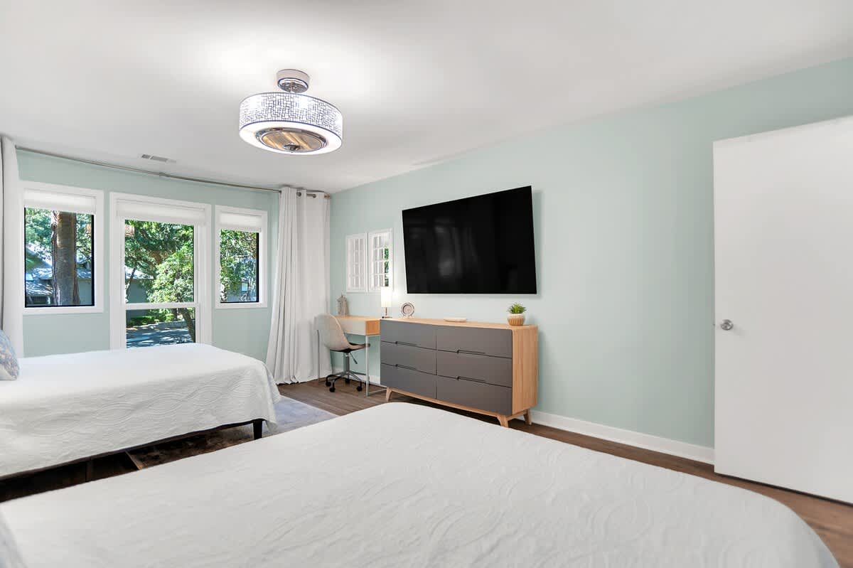 Guest Bedroom with Queen Beds and En-Suite Bathroom