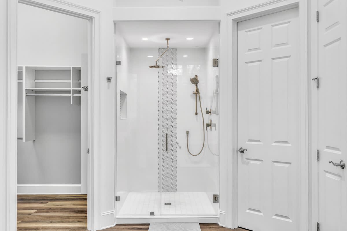 Primary En-Suite Bathroom