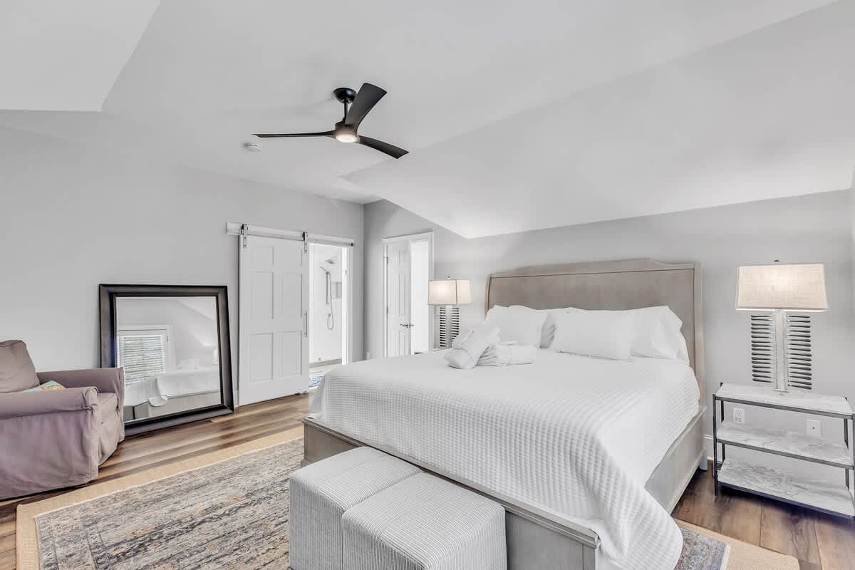 Third Floor Bedroom with King Bed and En-Suite Bathroom
