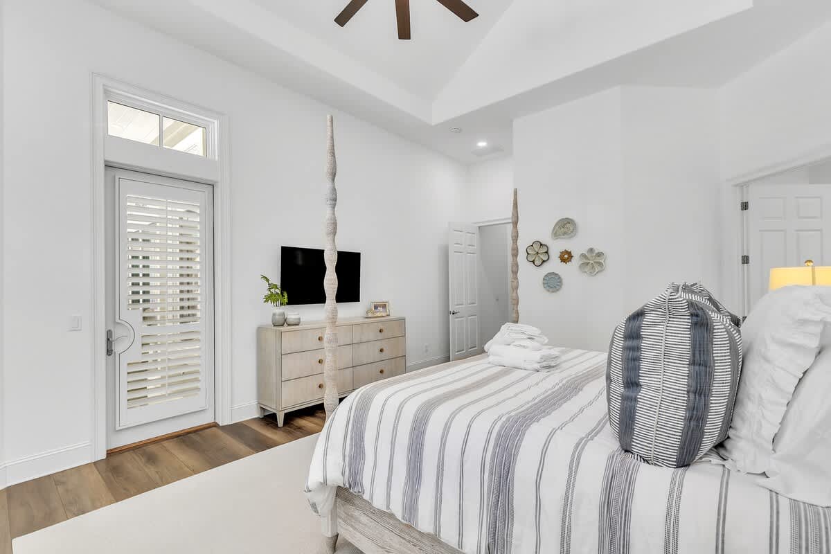 Primary Suite with King Bed and En-Suite Bathroom