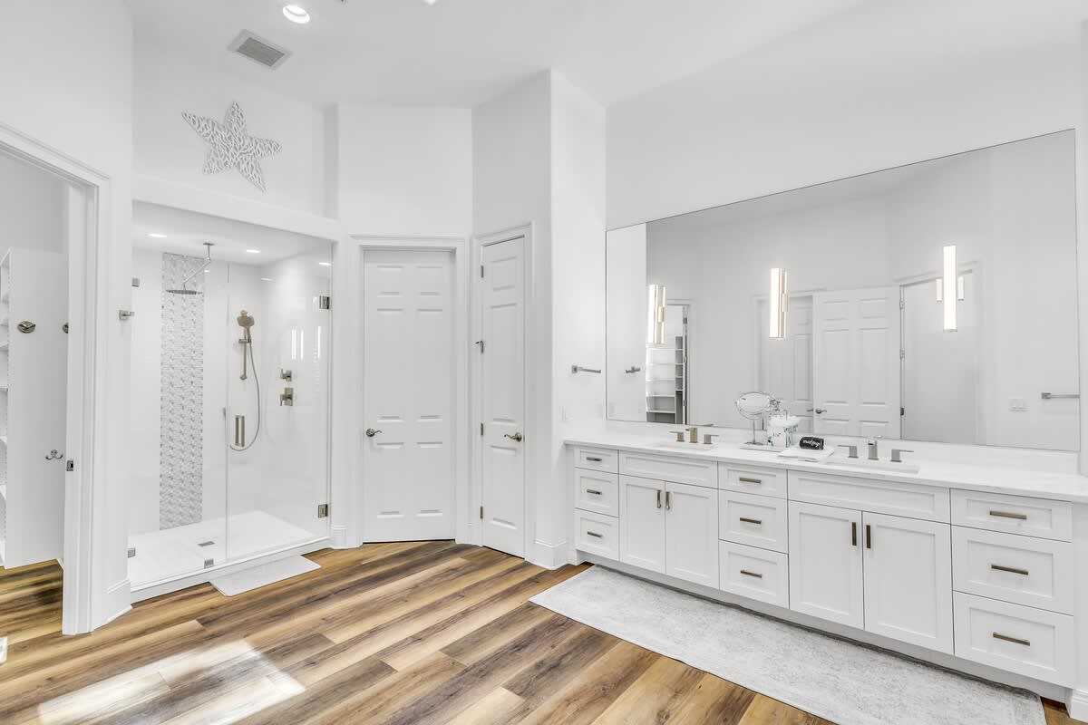 Primary En-Suite Bathroom
