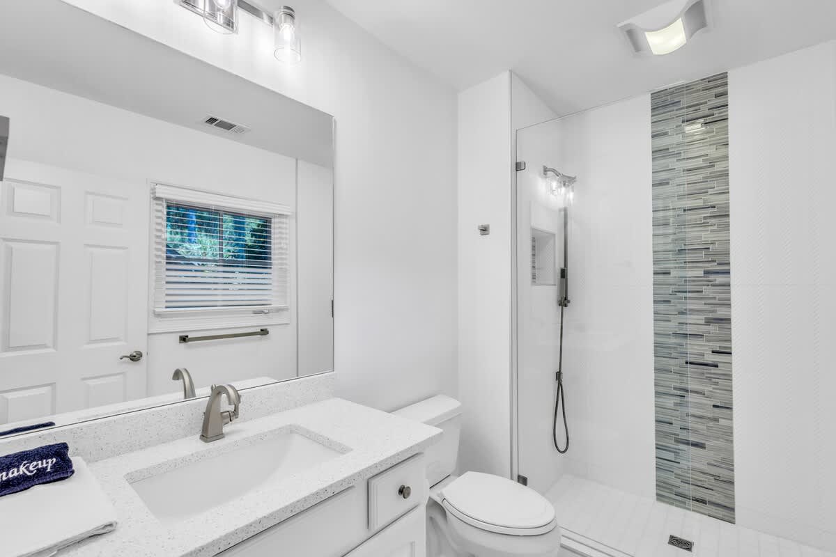 Second Floor En-Suite Bathroom