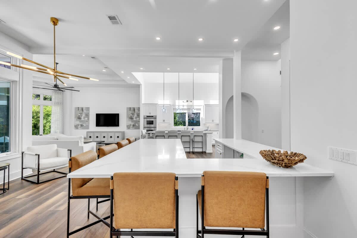 Open Living Space with Central Bar Near Kitchen
