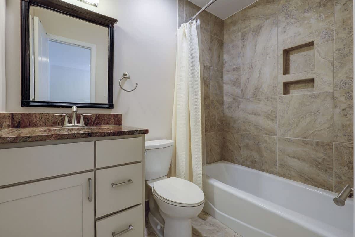 Full Bathroom