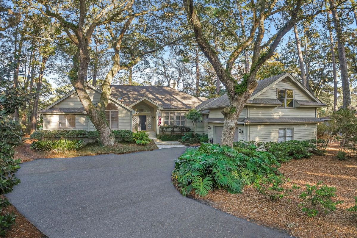 Welcome to 11 Willow Oak Road!