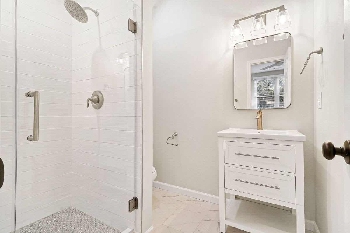 Full Bathroom