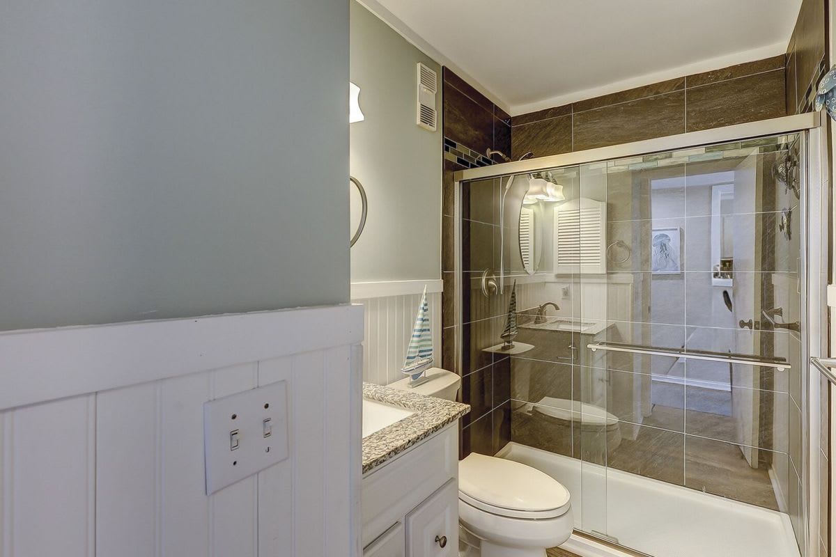 Full Bathroom