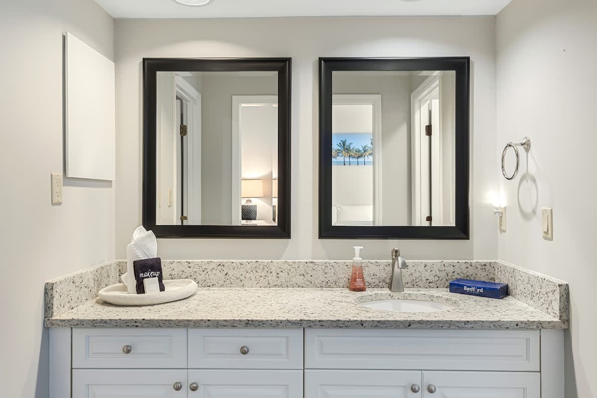 Primary En-Suite Bathroom