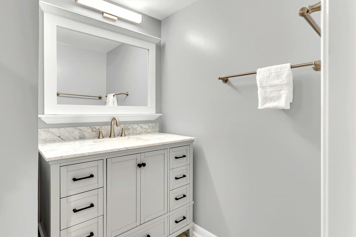 Primary En-Suite Bathroom